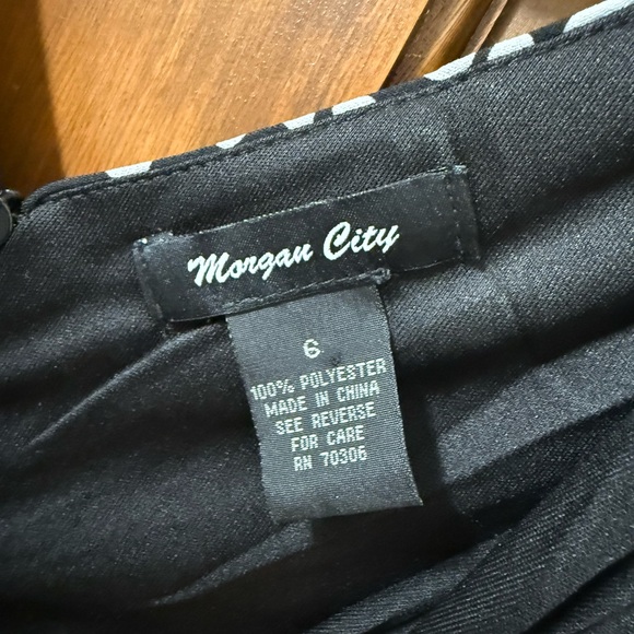 Stylish Black and White Patterned Midi Dress - Picture 2 of 2